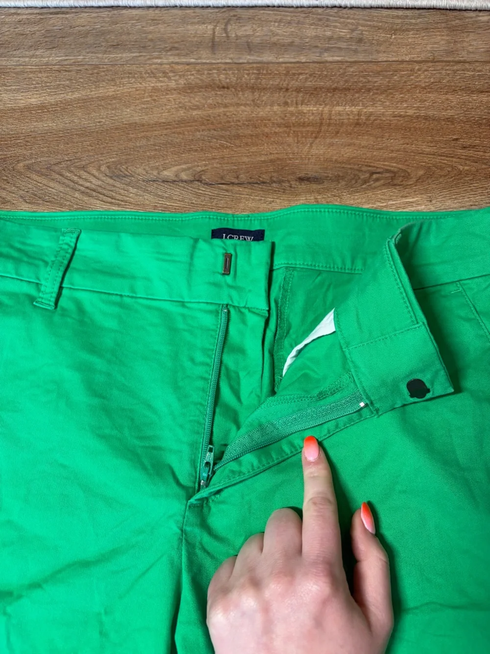 J.Crew women's classic mid-rise stretch vibrant green preppy sailor chino shorts